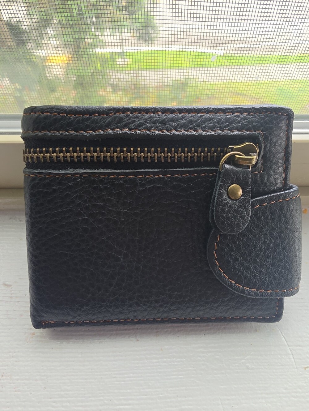 Men's Black Leather Bifold Wallet with Zip Coin Pocket